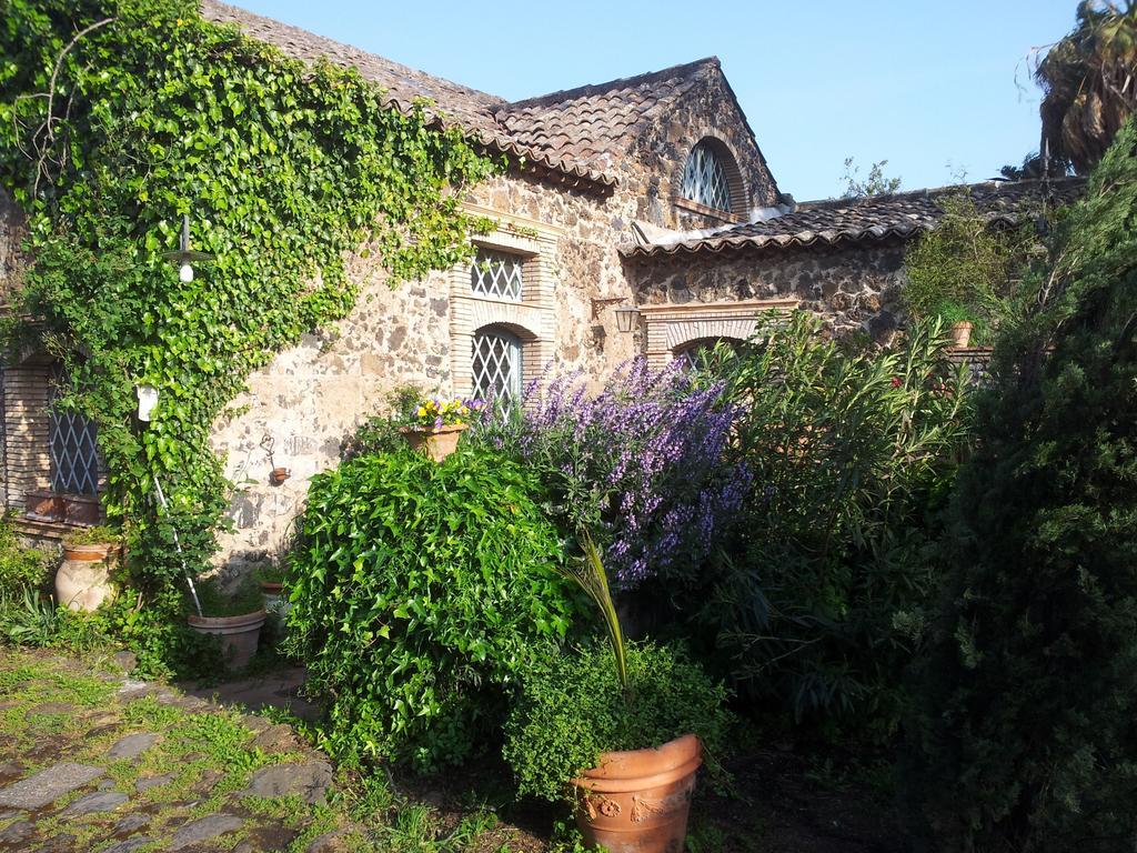 Relais De Charme - B&B Short Lets La Casa Di Francesca Sant'Agata Li Battiati Exterior foto